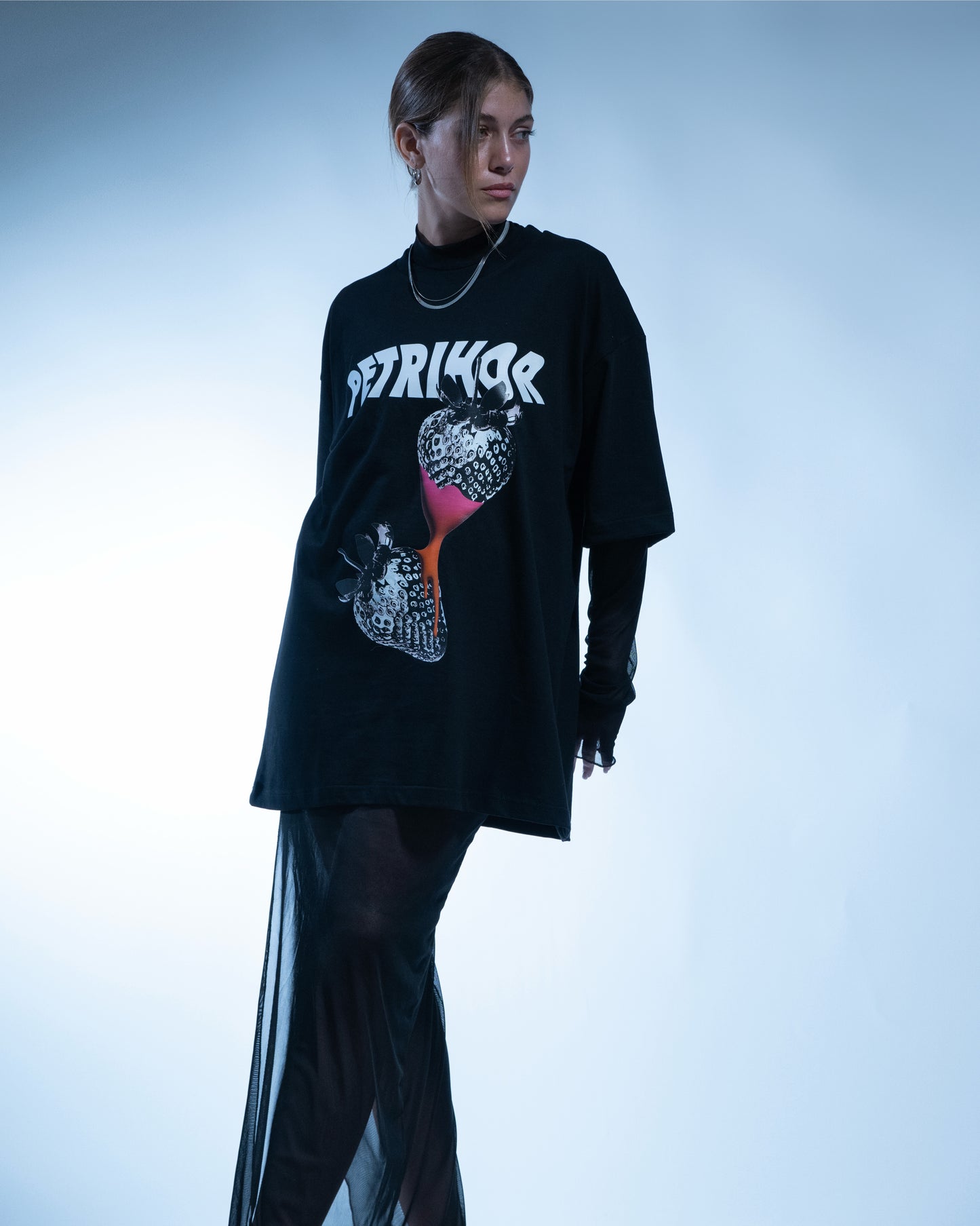 STRAWBERRY TEE BLACK