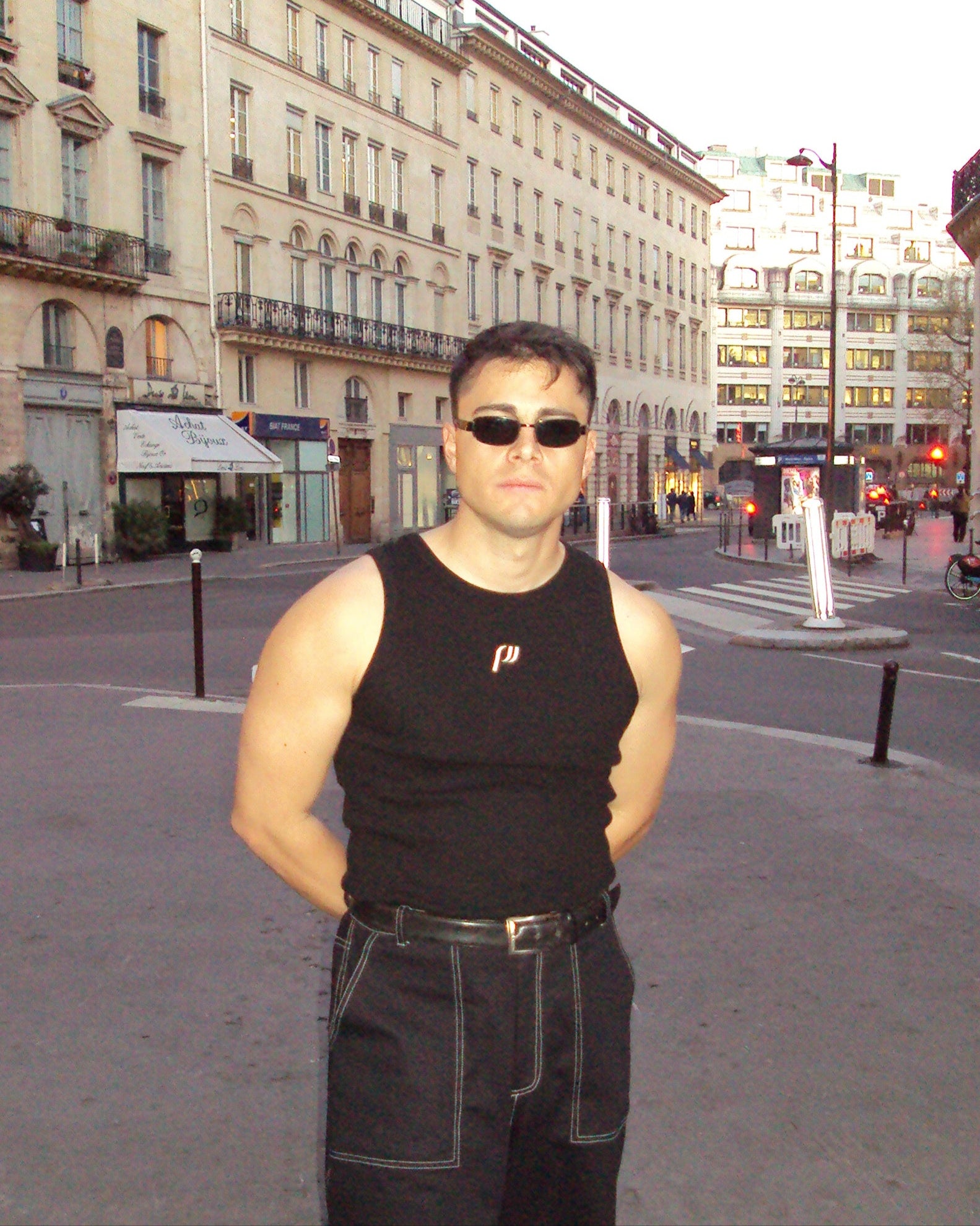 BLACK RIBBED TANK TOP