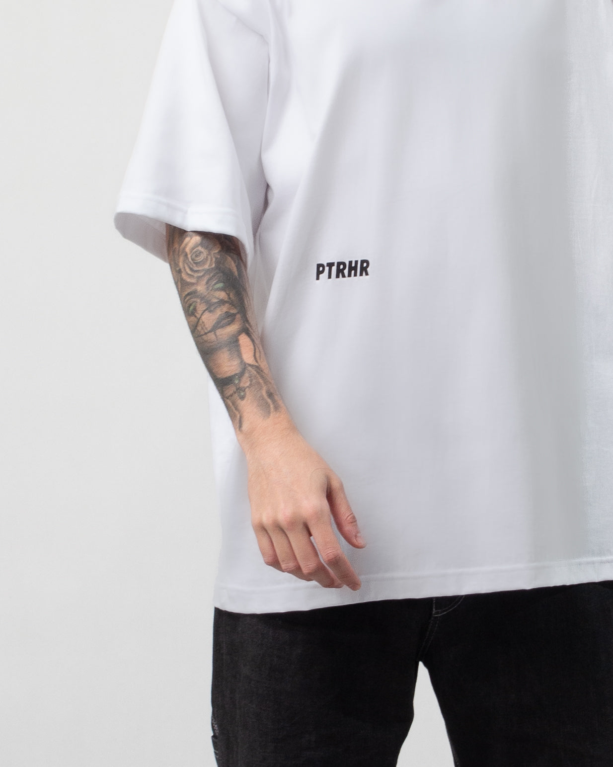 STUDIO TEE WHITE BL